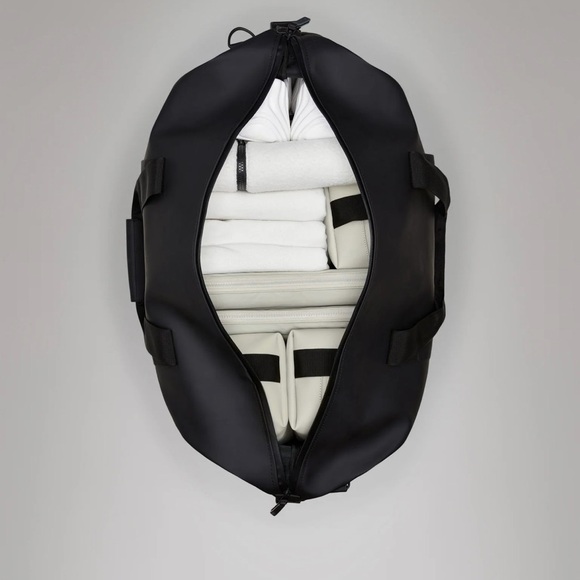 Rains Hilo Weekend Bag - Picture 5 of 5